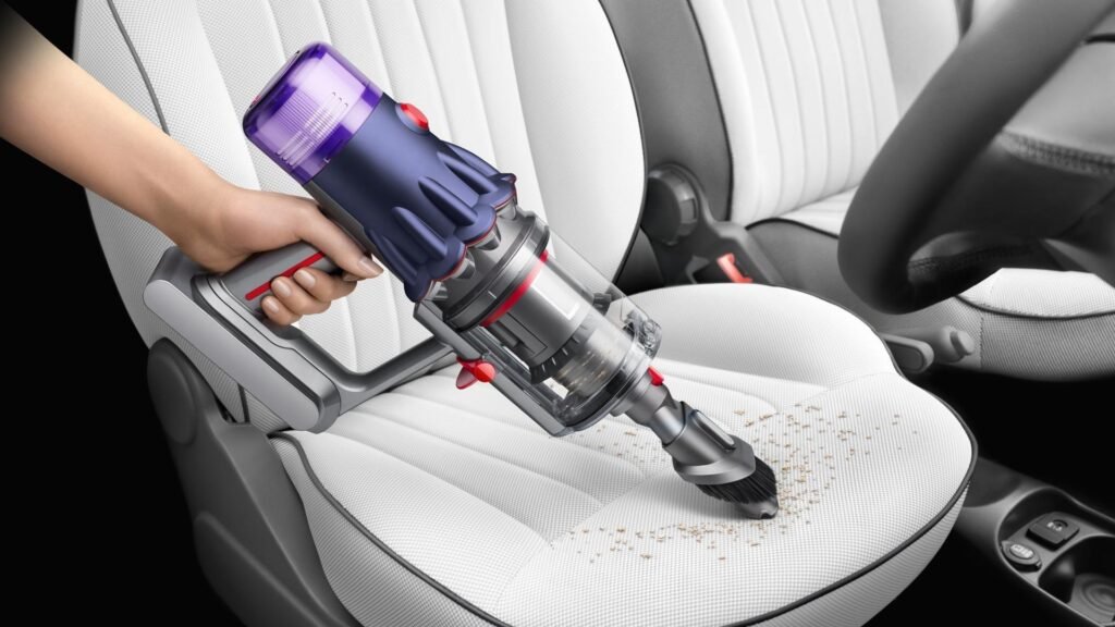Handheld vacuum cleaning car seat with precision and ease
