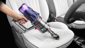 Handheld vacuum cleaning car seat with precision and ease